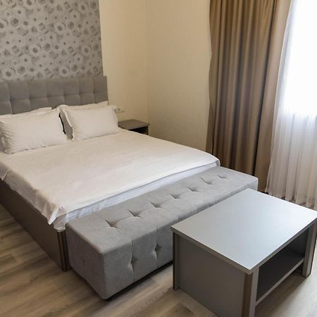 Dora Hotel Sjymkent Exteriör bild
