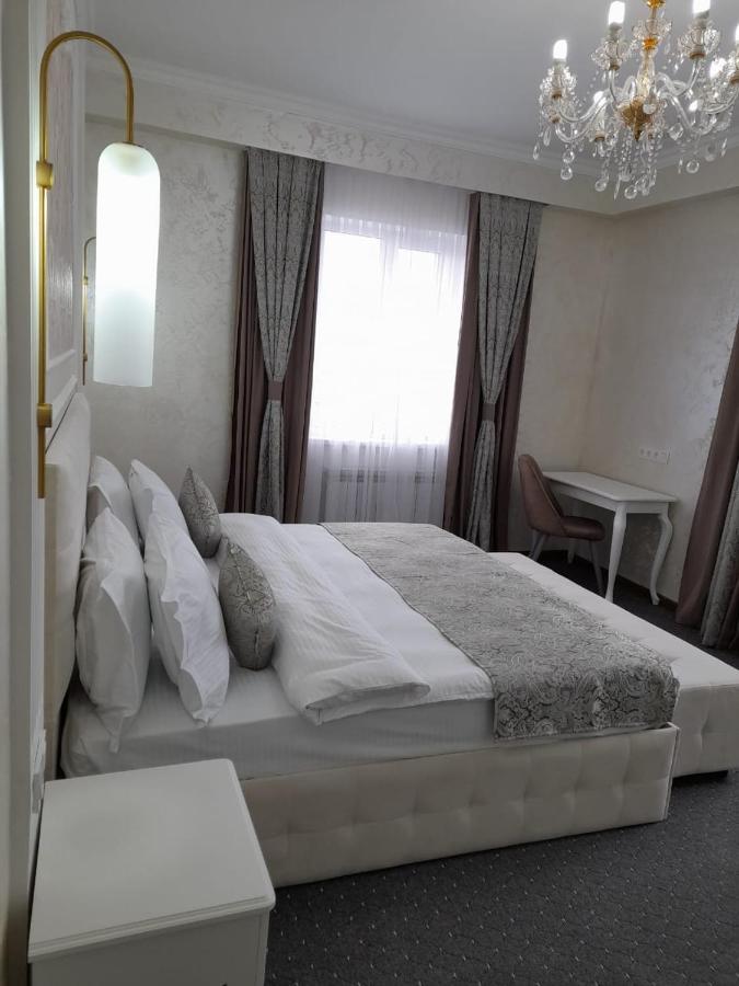 Dora Hotel Sjymkent Exteriör bild