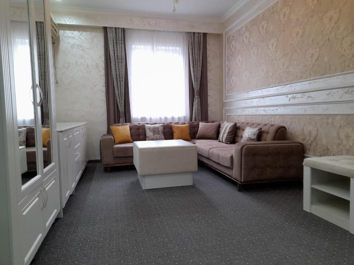 Dora Hotel Sjymkent Exteriör bild