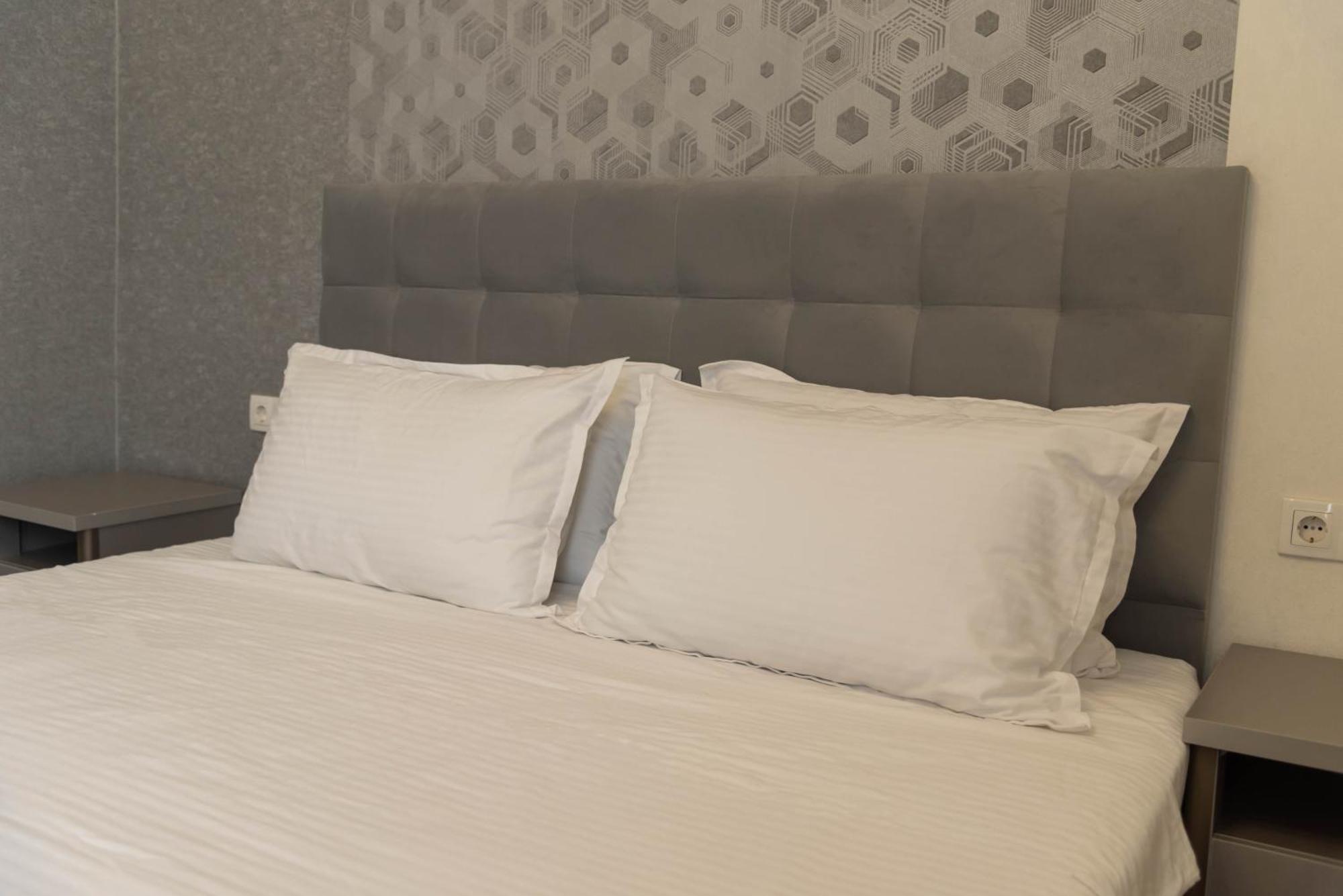 Dora Hotel Sjymkent Exteriör bild